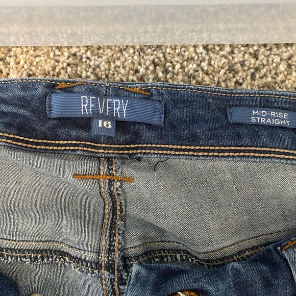 Gently used midrise straight Jean - Picture 2 of 3